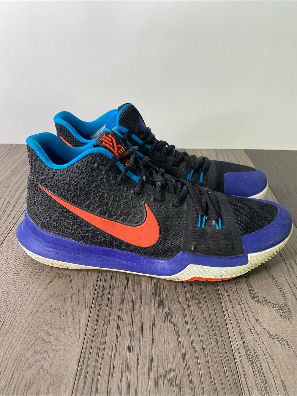 Nike Kyrie 3 Kyrache Light - Men's Size 11 Basketball Shoes - USED - Picture 3 of 10